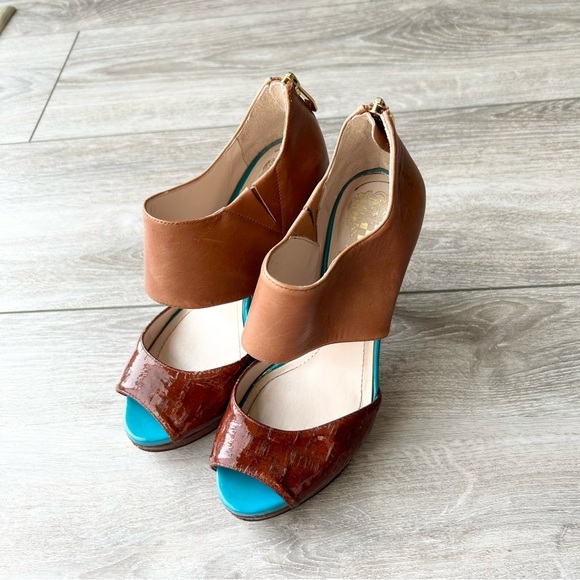 VINCE CAMUTO CANADAY TWO BAND HIGH HEEL PLATFORM SANDAL - Picture 1 of 15